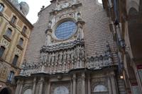 Hauptfassade der Basilika Montserrat