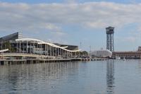 Modernen Architektur am Hafen und Turm der alten Seilbahn