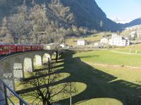 051 Fahrt mit dem Bernina-Express - Fahrt über das Kreisviadukt von Brusio