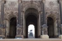 Abfahrt im winterlich verschneiten Dresden