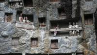 139 Sulawesi, Ahnengalerie der Toraja