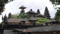 215 Besakih-Pagodendächer