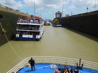 Schleußenvorgang im Panamakanal