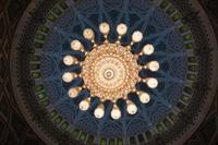 in der Hauptgebetshalle der Moschee - Kuppel mit Leuchter