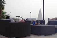 Von wegen kein Alkohol - die Tarnflasche steht auf dem Tisch