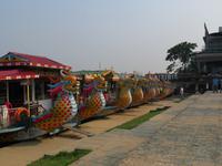 Drachenboote auf dem Fluss der Wohlgerüche