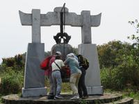 Wandern im Bach Ma Nationalpark - Die Glocke zeigt, dass wir da sind