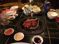 Abendessen im Saigon mit Grill auf dem Tisch