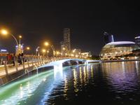 Esplanade Dr & Blick auf Esplanade - Theater Singapur