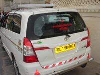 Dieses Taxi in Udaipur nimmt auch Frauen mit