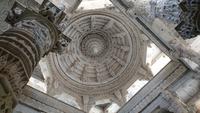 Decke im Jain-Tempel Adinatha in Ranakpur