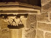 Stenmetzzeichen in der Krypta von Trebic