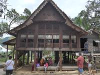 typische Holzhäuser auf Malaysia