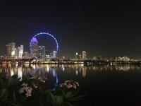 Singapur River mit Blick auf Theater & Riesenrad
