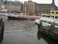 Am Grachtenfahrt-Anleger in Amsterdam