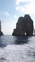 Capri - Inselrundfahrt mit dem Schiff (Faraglioni-Felsen)