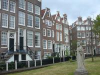 Im Begijnhof in Amsterdam