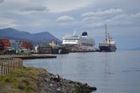 Die Norwegian Sun im Hafen von Ushuaia