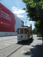 Fahrt mit der historischen Straßenbahn in Porto