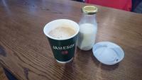 Kaffee und Milch statt Whisky bei Jameson in Midleton