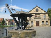  Alter Kran mit Schlachthaus