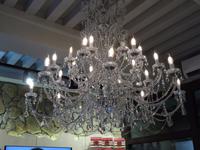 Lyon -  prachtvoller Kronleuchter in einem Geschäft in der Altstadt 