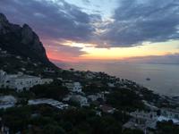 Wenn bei Capri die rote Sonne im Meer versinkt