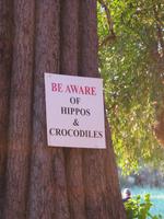 Thamalakane River Lodge - Warnung vor Flussperden und Krokodilen