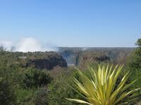 The Victoria Falls Hotel - Blick zur Eisenbahnbrücke