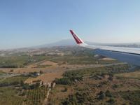  im Hintergrund der Ätna