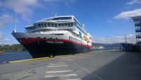 Hurtigrutenschiff Einlauf in Kristiansund