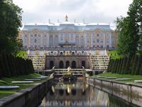Peterhof - große Kaskade vor der Eröffnung der Wasserspiele