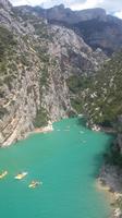 Herrlicher Blick auf das türkisblaue Wasser in den Gorges du Verdon