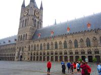 In Ypern vor der Tuchhalle