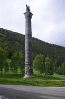 Sagasäule am Elveseter-Hotel