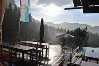 Regen und Sonne auf der Raffner Alm - die Kinder freut es!
