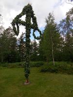 Eine Mitsommerstange