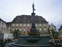 Lindau, Marktbrunnen, im Hintergrund das 
