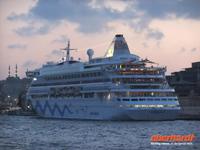 AIDAaura im Hafen von Istanbul