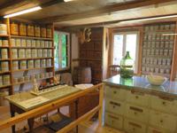 Besuch des Schweizerischen Freilichtmuseums Ballenberg - alte Drogerie
