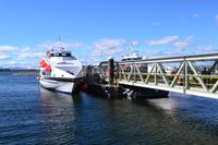 Fähre nach Kilronan im Hafen von Rossaveal