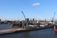 Auslaufen aus dem Hamburger Hafen