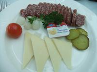 Wir lassen uns den Älpler-Teller schmecken