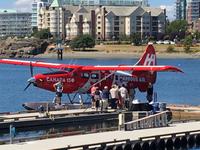 Einsteigen in das Wasserflugzeug