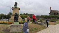 037 Stratford, am Shakespeare-Denkmal
