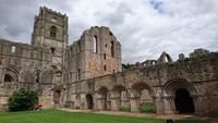 Gewaltige Bauten in Fountains Abbey