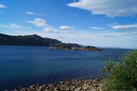 Loch nan Uamh (Loch der Höhlen), hier soll sich Bonnie Prince Charly vor seinen Häschern versteckt haben und an Bord eines franz. Schiffes gegangen sein.