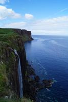 Wasserfall, Kilt Rock im Hintergrund