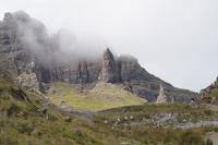 Der Old Man of Storr mit seiner Familie