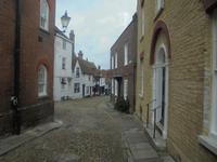 mit Kieseln gepflasterte Straße in Rye